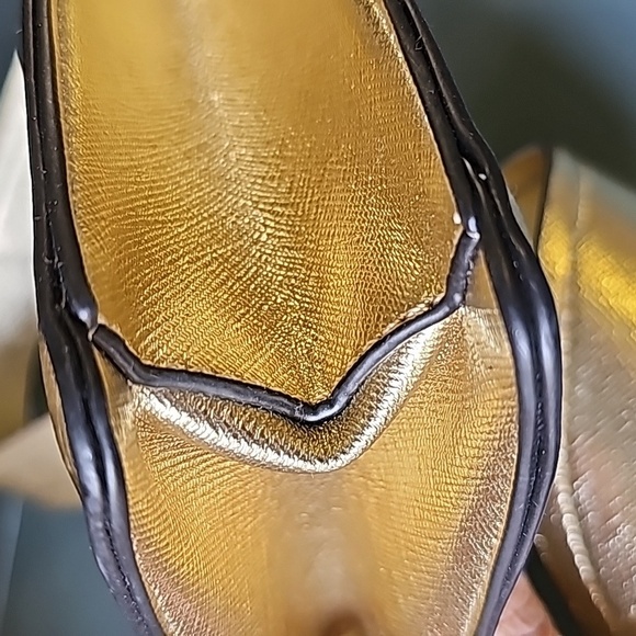 Justeab gold purse. Shoulder strap. Excellent, clean condition.‎  Wide st… - Picture 9 of 10